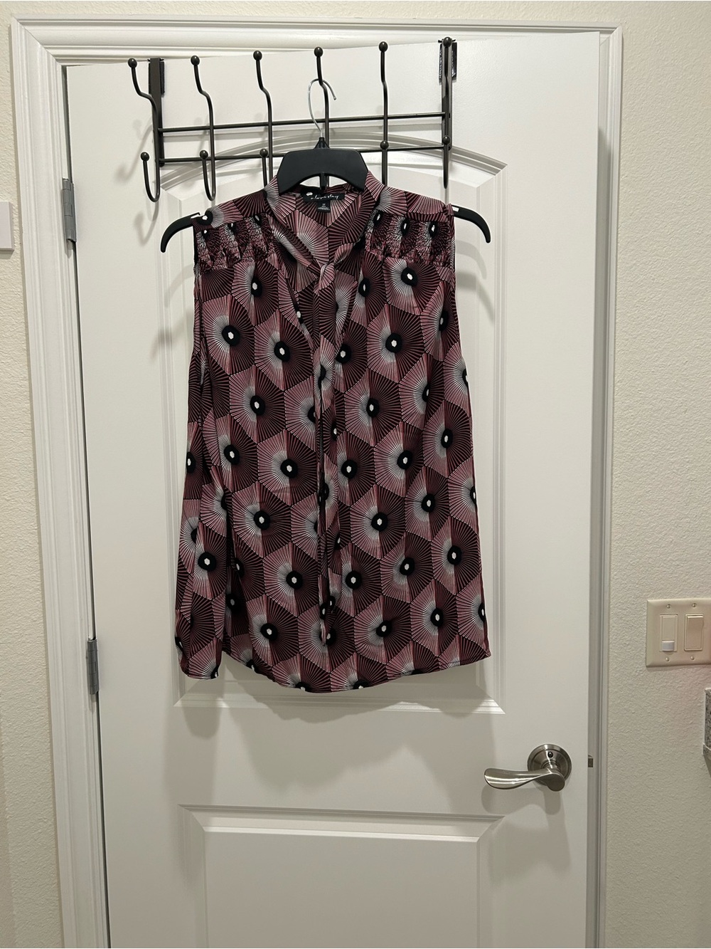 Sleeveless Geometric Print Blouse - Pink